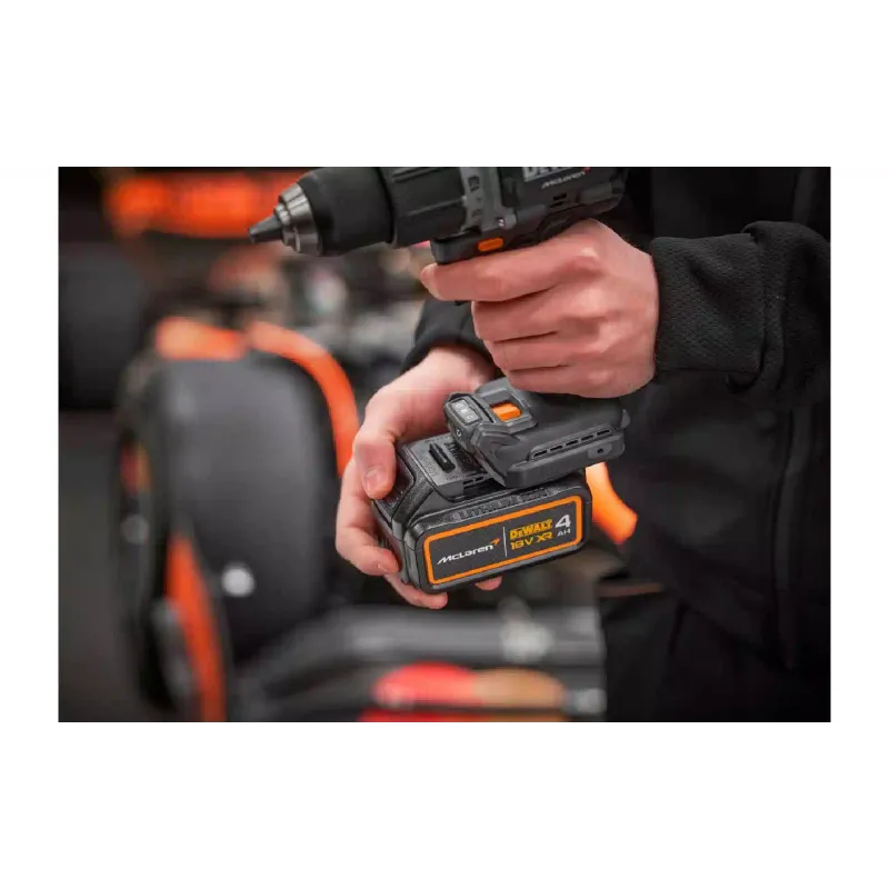 Fúró-csavarhúzó DeWALT (DCD85MM2T)