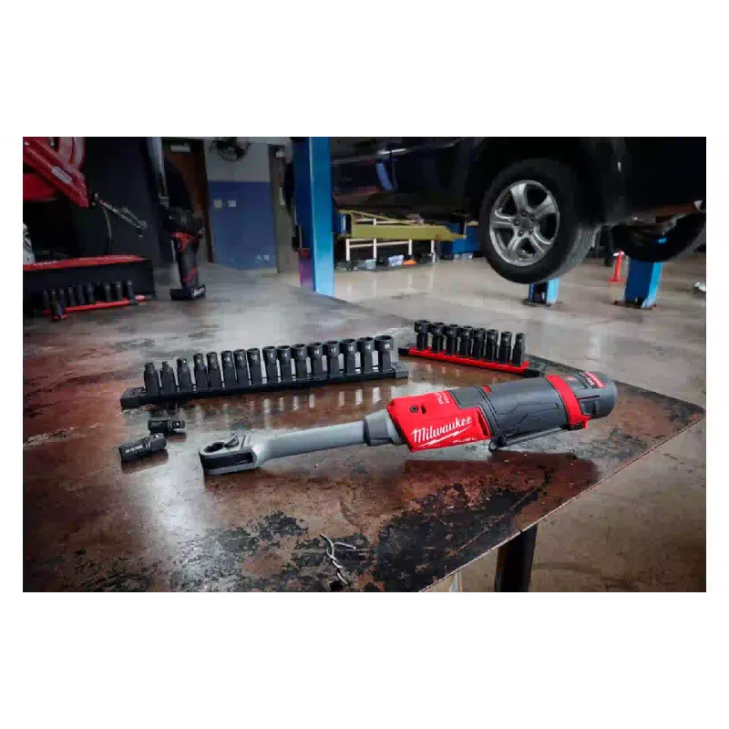 Гайковерт ударний Milwaukee (4933480756)