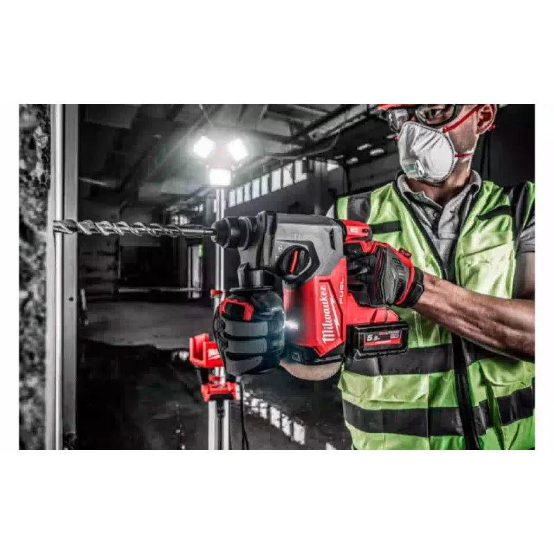 Akumulatorski udarni vrtalnik Milwaukee (4933478499)