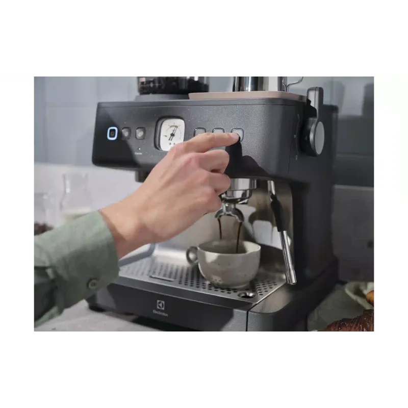 Horn coffee maker Electrolux (E8EC1-8BP), 3 l, Black