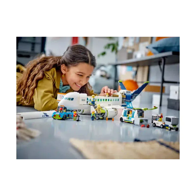 Konstruktőr LEGO City Airport Passenger Airplane (60367)