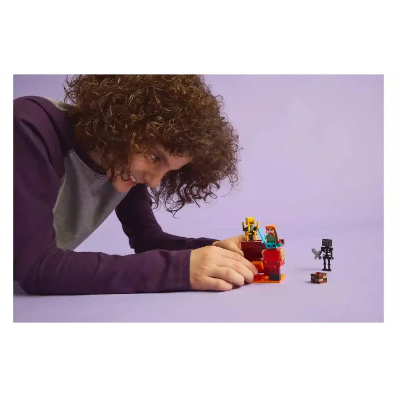 Κατασκευαστής LEGO Minecraft The Nether Lava Battle (21266)