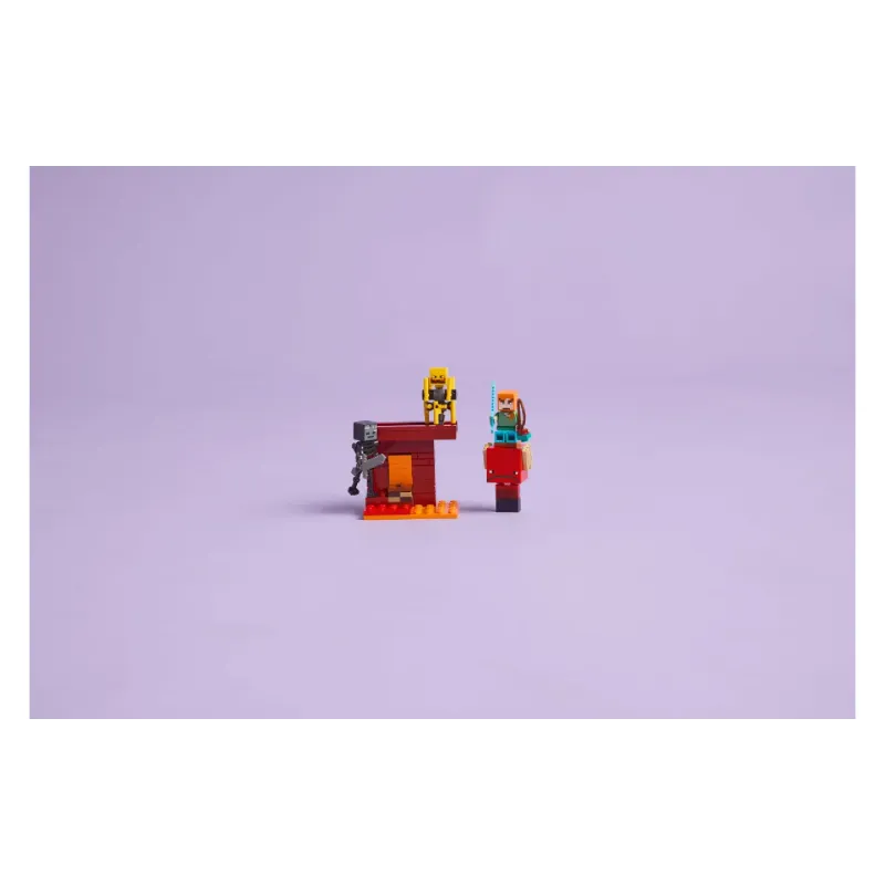 Κατασκευαστής LEGO Minecraft The Nether Lava Battle (21266)