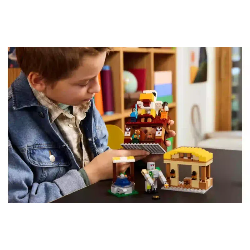 Конструктор LEGO Minecraft The Ghast Balloon Village Attac (21273)