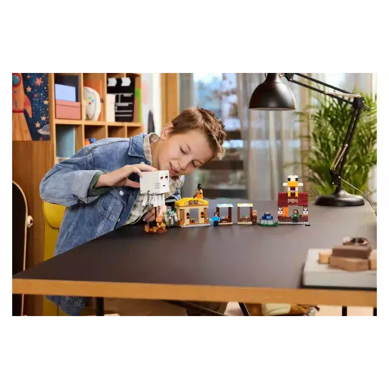 Конструктор LEGO Minecraft The Ghast Balloon Village Attac (21273)