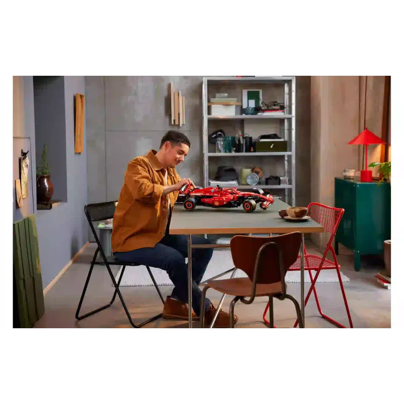 Constructor LEGO Technic Ferrari SF-24 F1 Car (42207)