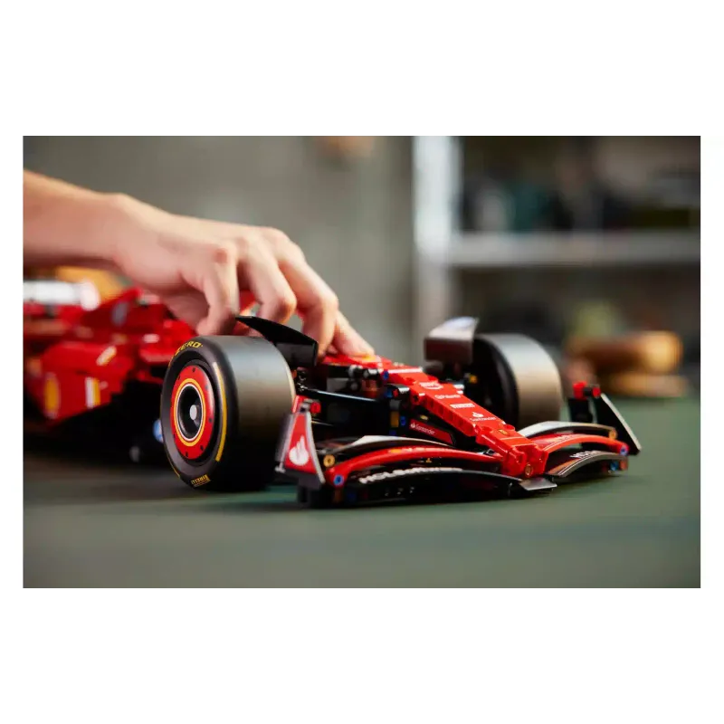 Constructor LEGO Technic Ferrari SF-24 F1 Car (42207)