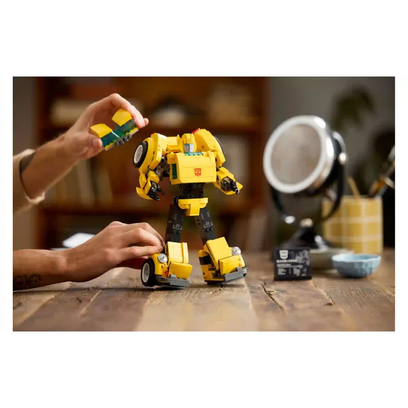 Konstruktor LEGO Icons Bumblebee (10338)