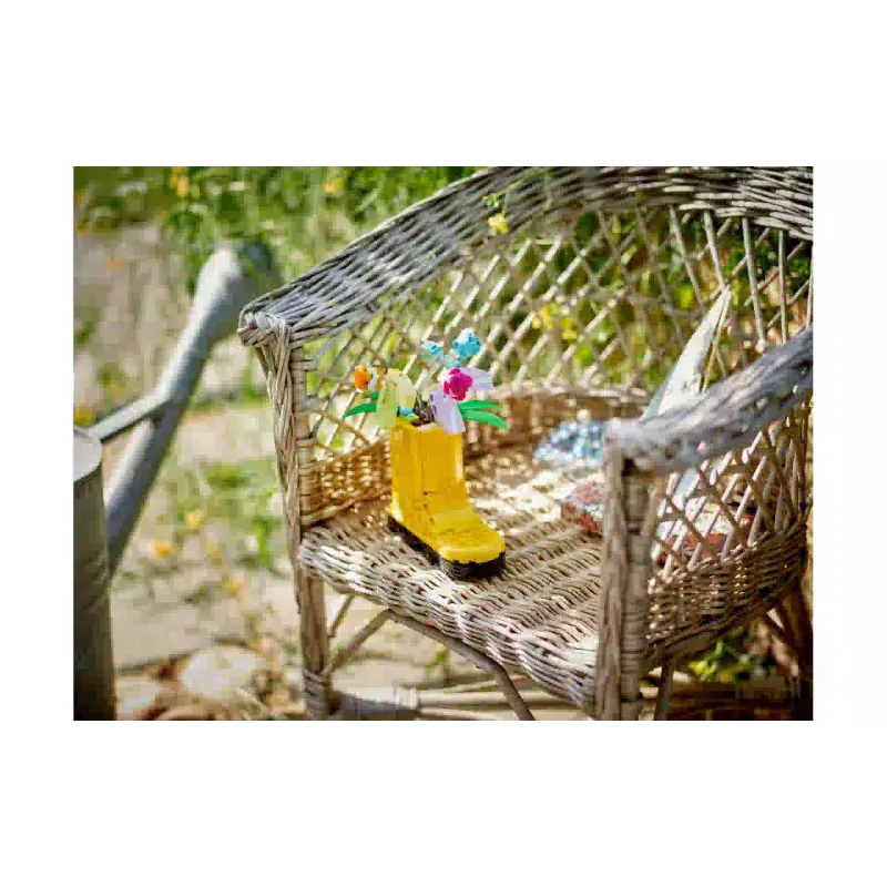 Konstruktőr LEGO Creator 3-in-1 Flowers in Watering Can (31149)