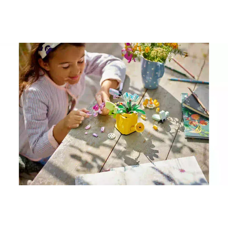 Konstruktőr LEGO Creator 3-in-1 Flowers in Watering Can (31149)