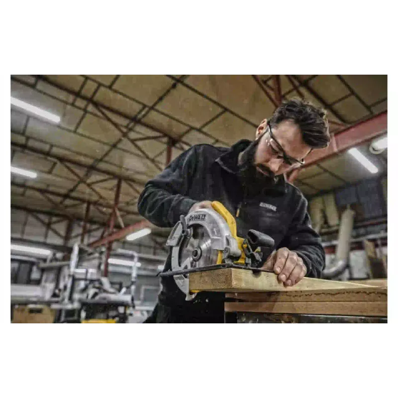 Körfűrész DeWALT (DWE560)