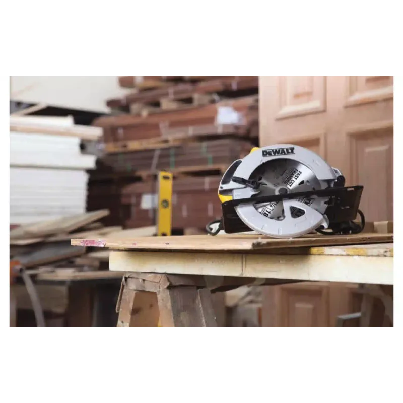 Körfűrész DeWALT (DWE560)