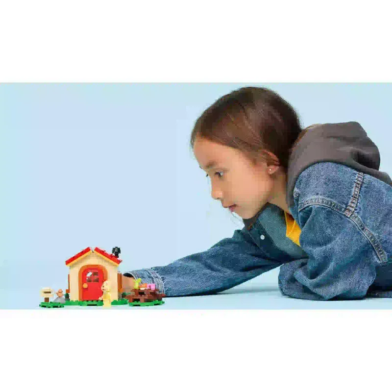 Конструктор LEGO Animal Crossing Goldie's Cosy House (77058)