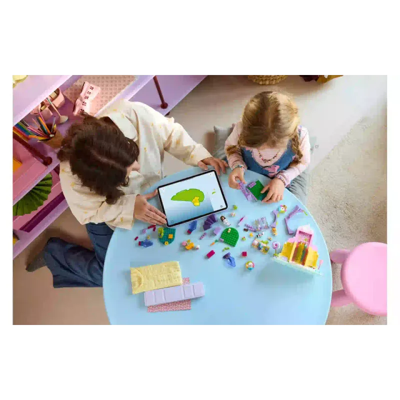 Konstruktor LEGO Gabby's Dollhouse Sweet Treat Mountain & Kitty Garden (11205)