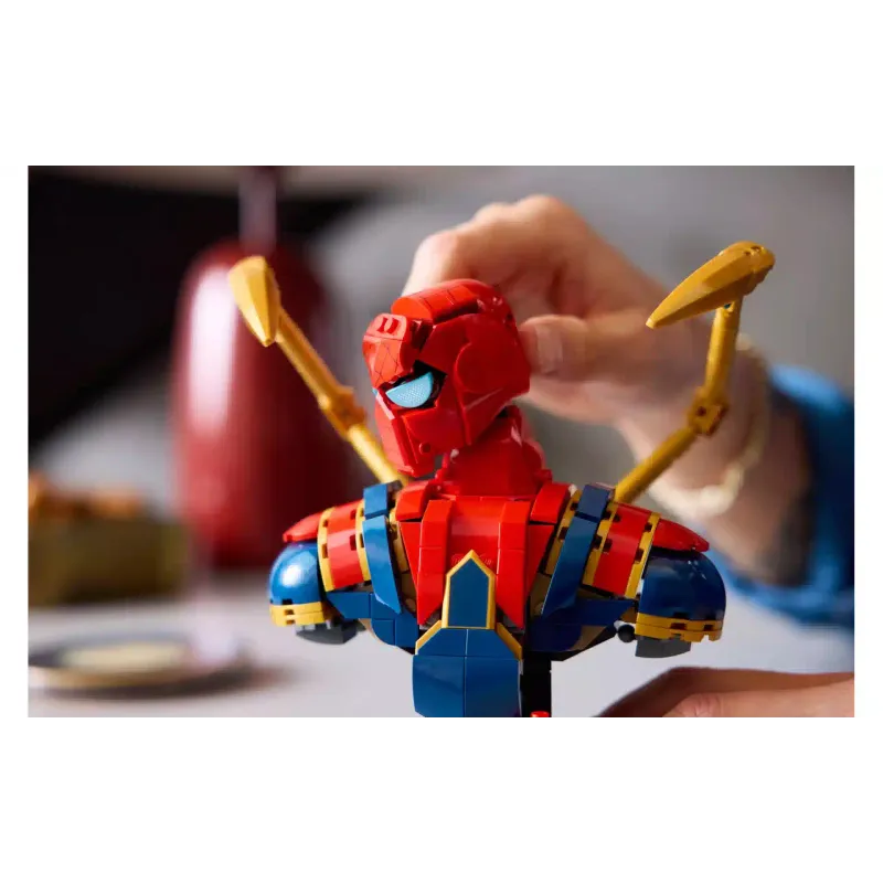 Konstruktor LEGO Super Heroes Marvel Iron Spider-Man Bust (76326)