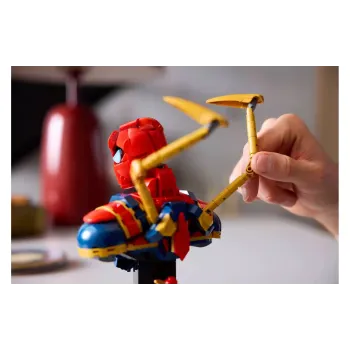 Konstruktor LEGO Super Heroes Marvel Iron Spider-Man Bust (76326)