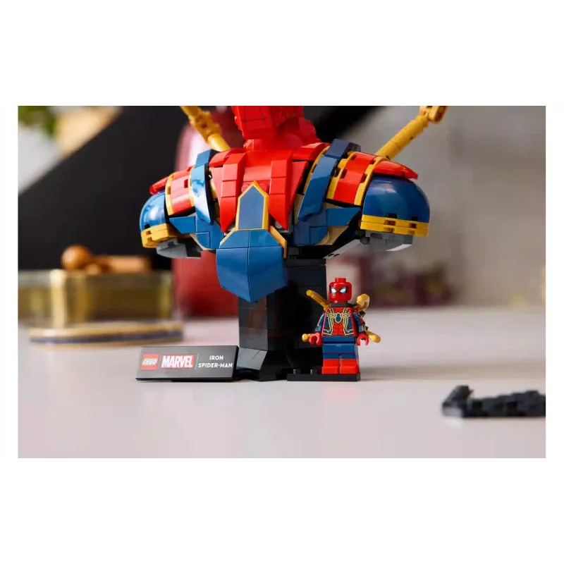 Konstruktor LEGO Super Heroes Marvel Iron Spider-Man Bust (76326)