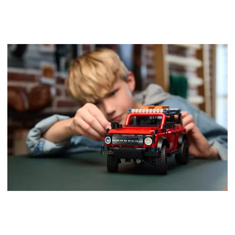 Construtor LEGO Technic Ford Bronco SUV (42213)